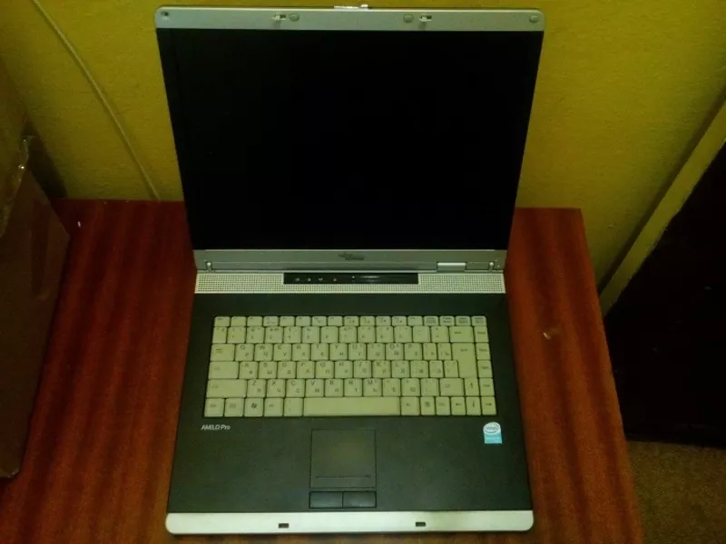 Ноутбук Fujitsu Siemens Amilo pro V2030D .