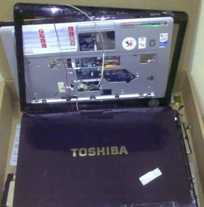 Нерабочий ноутбук Toshiba Satellite A200 на запчасти.