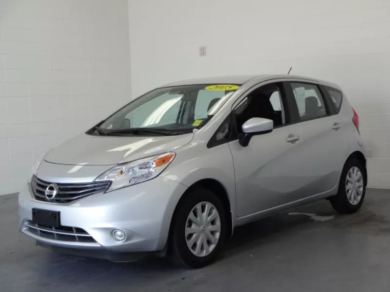 і цей привабливий 2015 Nissan Versa urgent