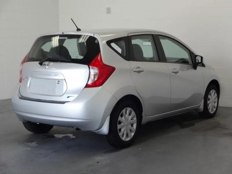 і цей привабливий 2015 Nissan Versa urgent 2