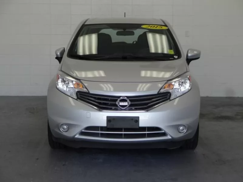 і цей привабливий 2015 Nissan Versa urgent 3