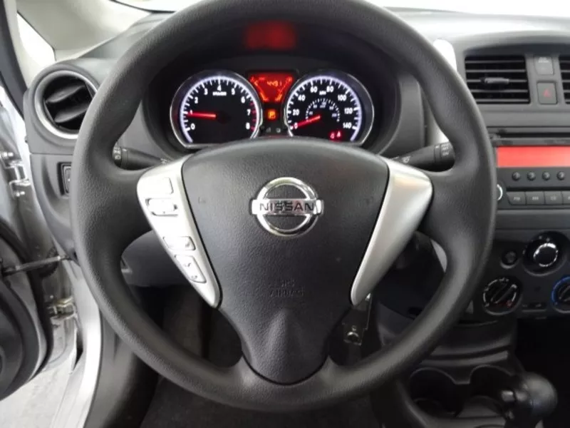 і цей привабливий 2015 Nissan Versa urgent 7