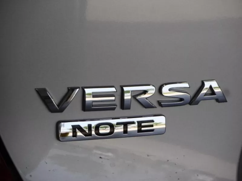 і цей привабливий 2015 Nissan Versa urgent 8