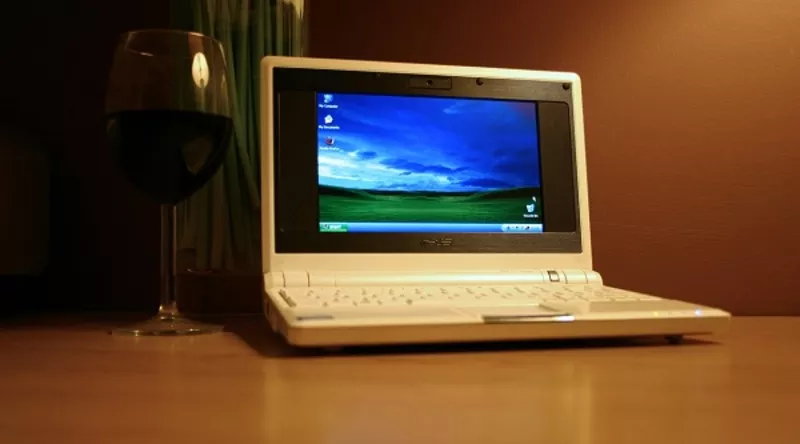 Красивый нетбук Asus EeePC 4G