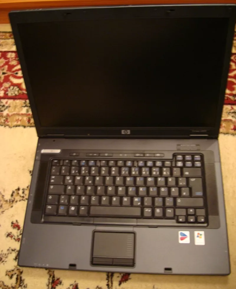 Красивый элегантный ноутбук HP Compaq nx8220