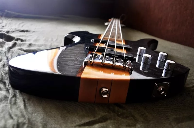 Продам свою бас- гитару B.C.Rich Heritage Classic Mockingbird Bass (HC 7