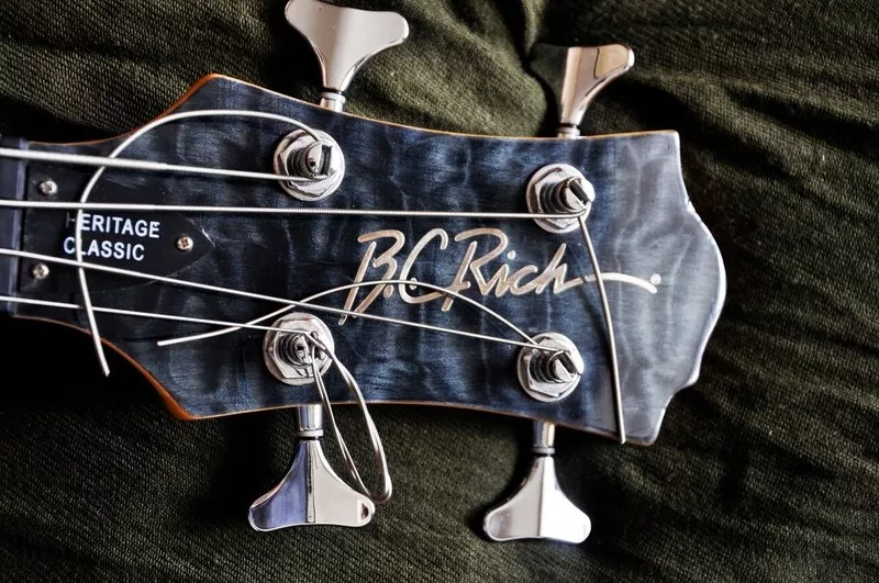 Продам свою бас- гитару B.C.Rich Heritage Classic Mockingbird Bass (HC 9