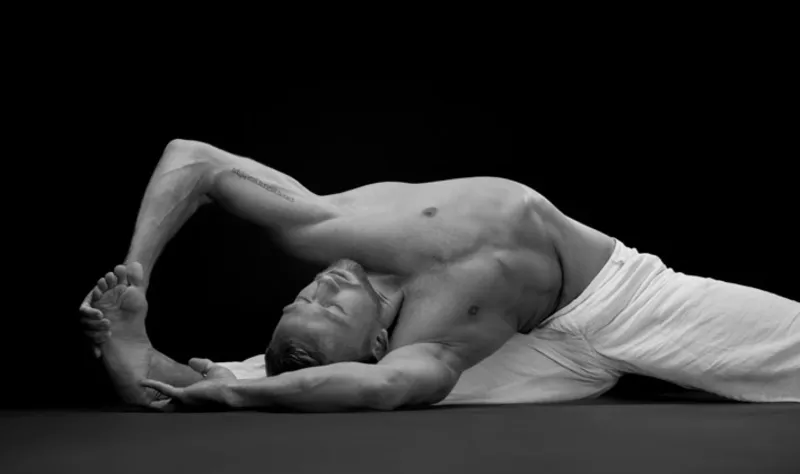 Развитие гибкости тела в Киеве сейчас более доступно.