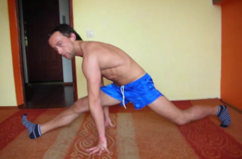 Развитие гибкости тела в Киеве сейчас более доступно. 2