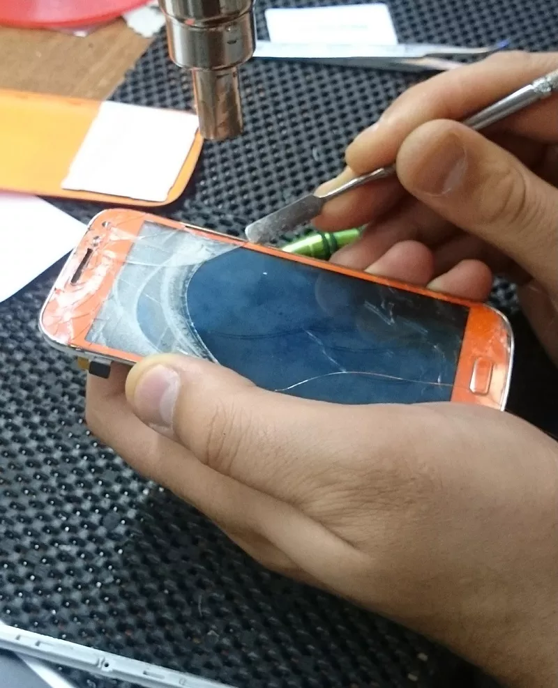 Замена разбитого стекла в телефонах Samsung без замены целого дисплея