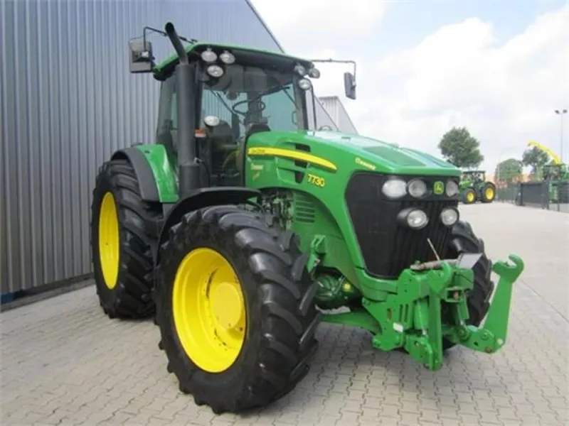 Сельхозтехника John  Deere. Трактор JOHN DEERE 7730.