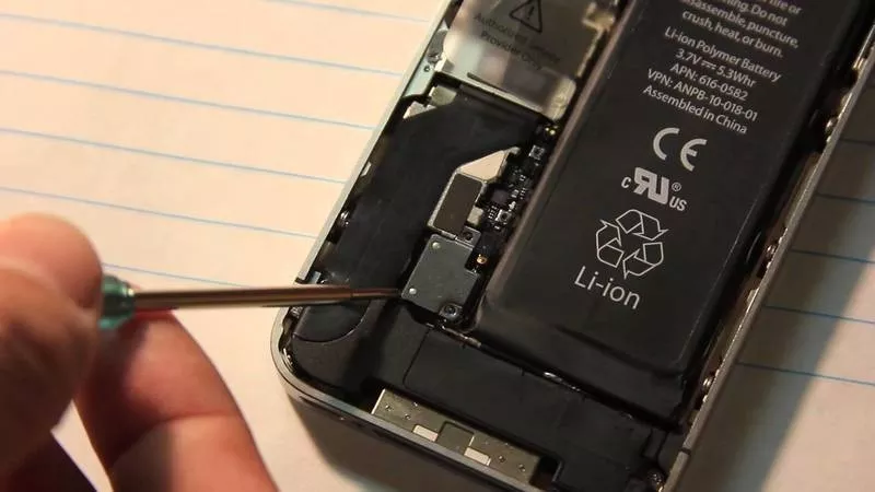 Замена батареи iPhone 4/4S