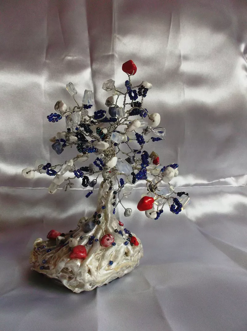 Дерево декоративное с натуральных камней яшма белая,  лунный камень