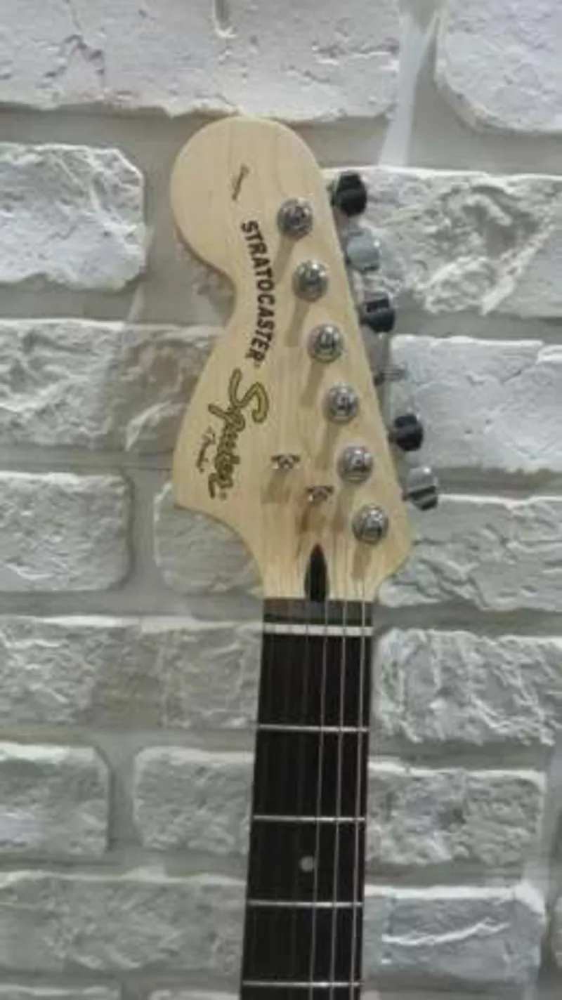Левосторонняя Электрогитара Squier by Fender Standart Stratocaster 3