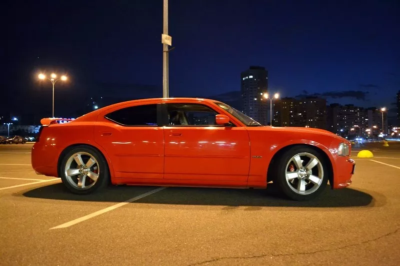 Продам Dodge Charger SRT 8 Hemi 6.1 L 5