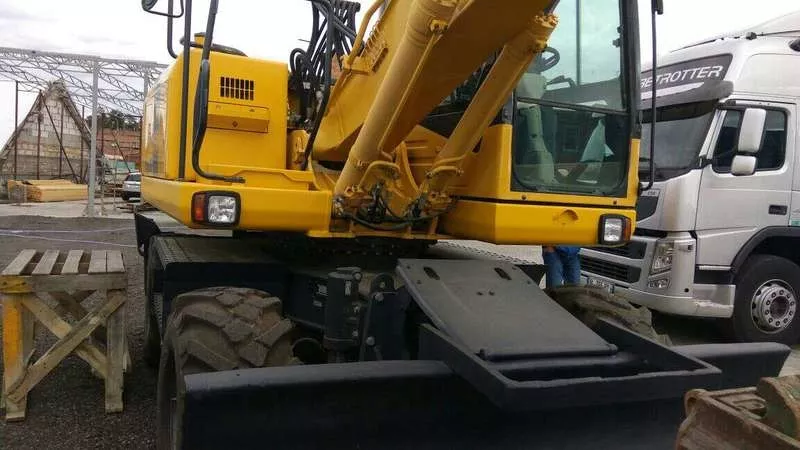 Продажа колесного  экскаватора  Komatsu PW160-7                        6