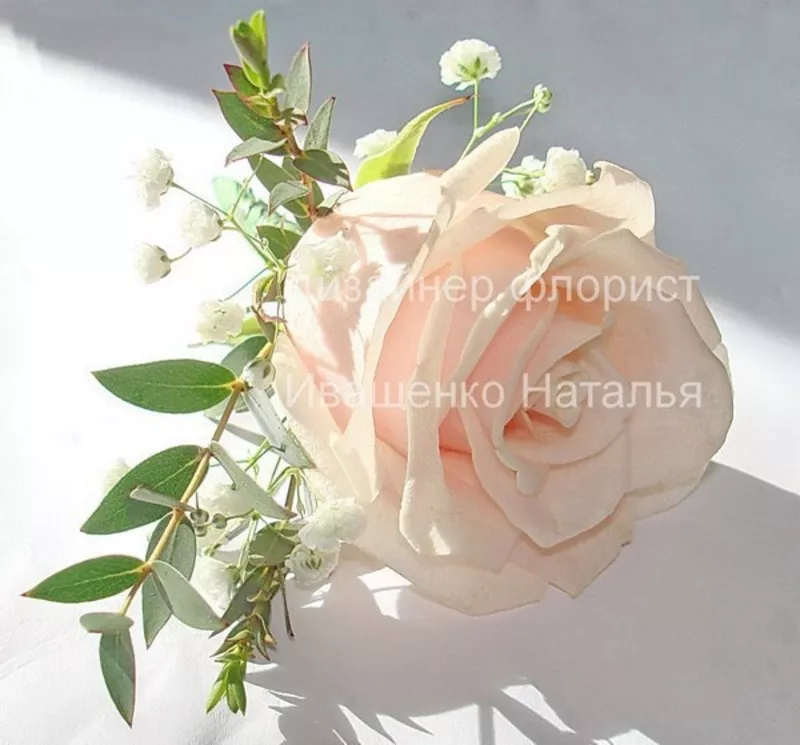 Заколка из живых цветов под заказ в Киеве