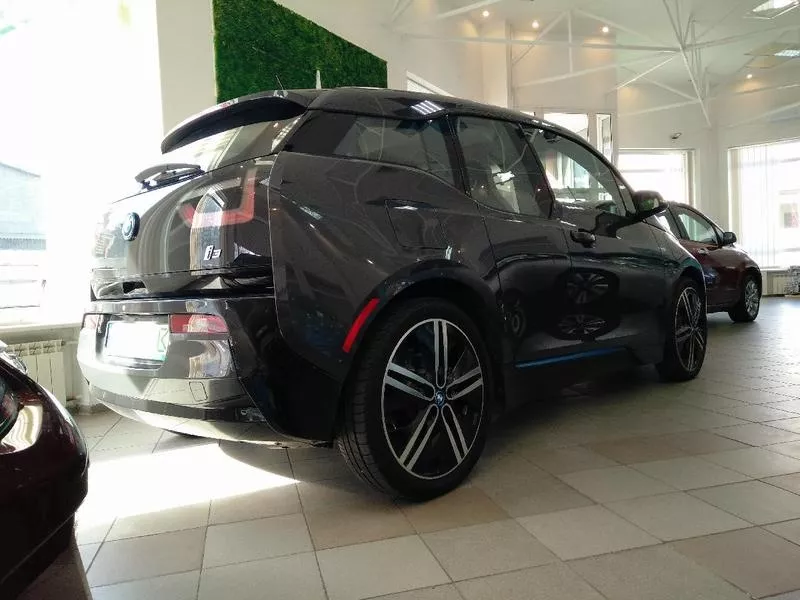 Электрический автомобиль BMW i3 2