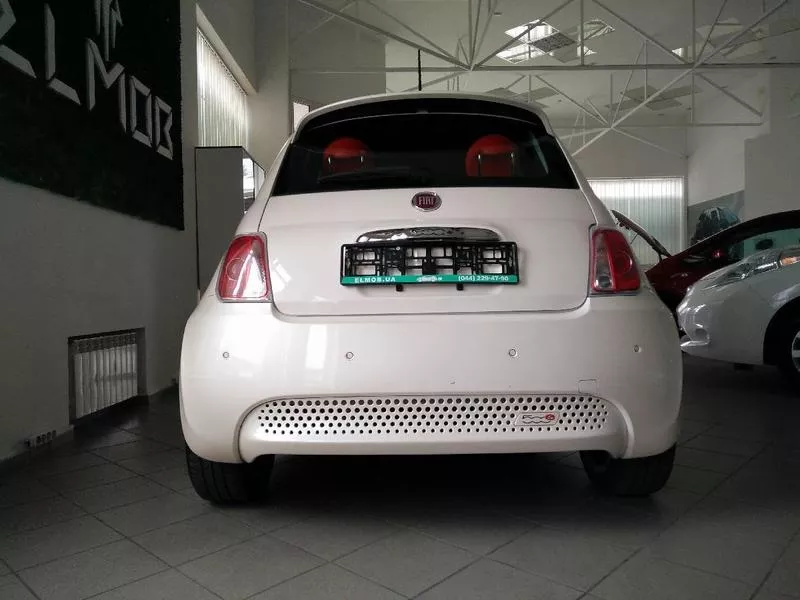 Электромобиль Fiat 500E 2