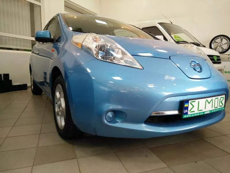 Nissan Leaf SV голубого цвета