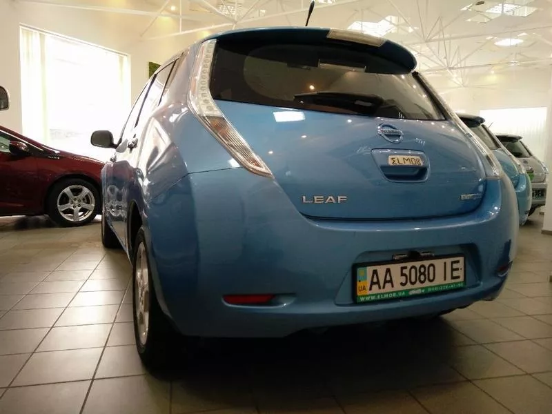 Nissan Leaf SV голубого цвета 4