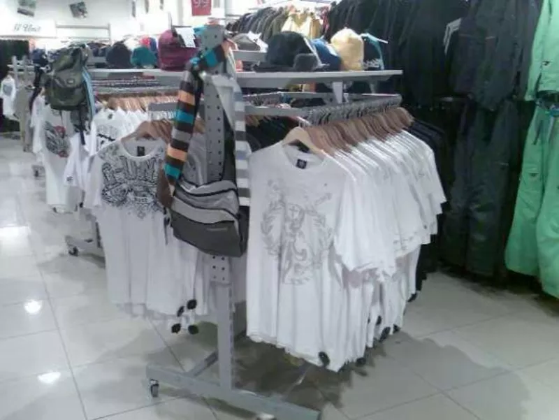 Торговое оборудование б/у (торговые стеллажи) под одежду,  обувь,  сумки