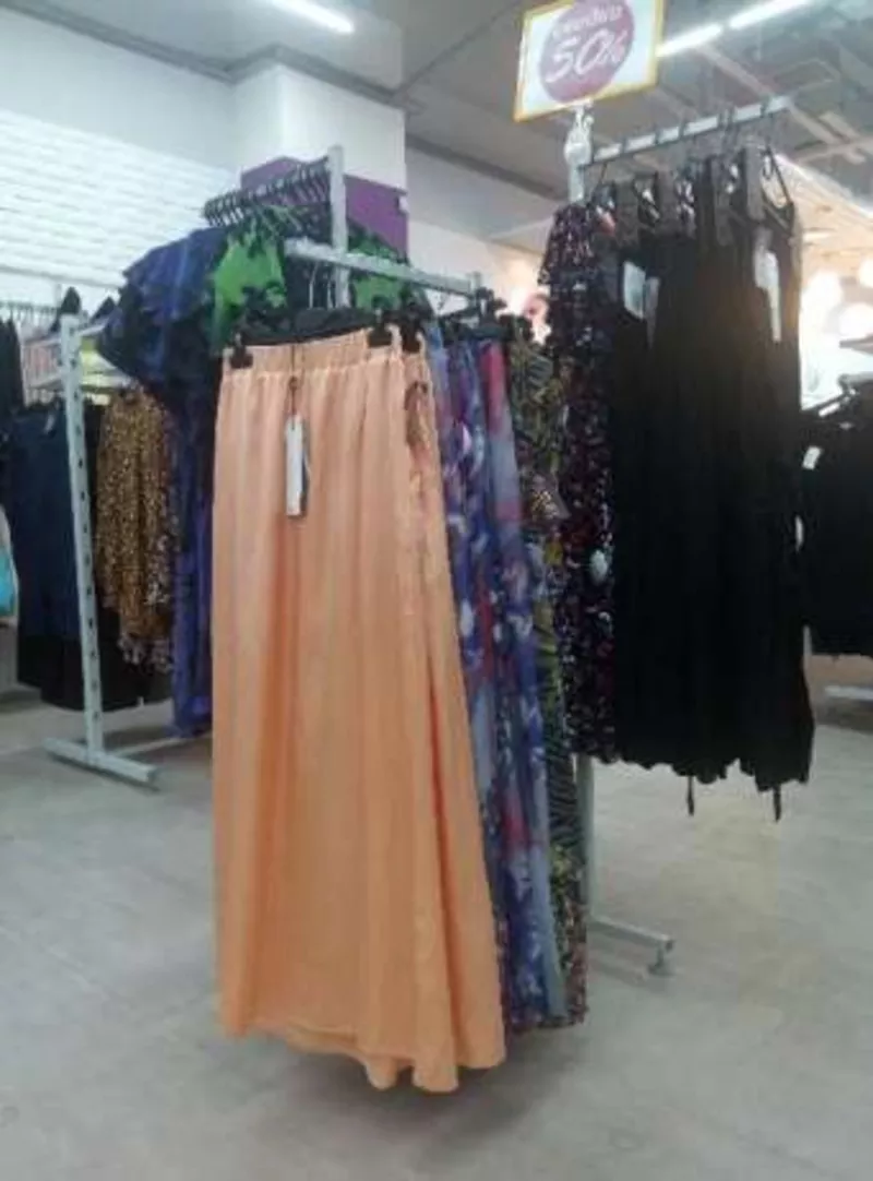 Продам торговые стойки (вешак,  краб) б/у для развески одежды в зале