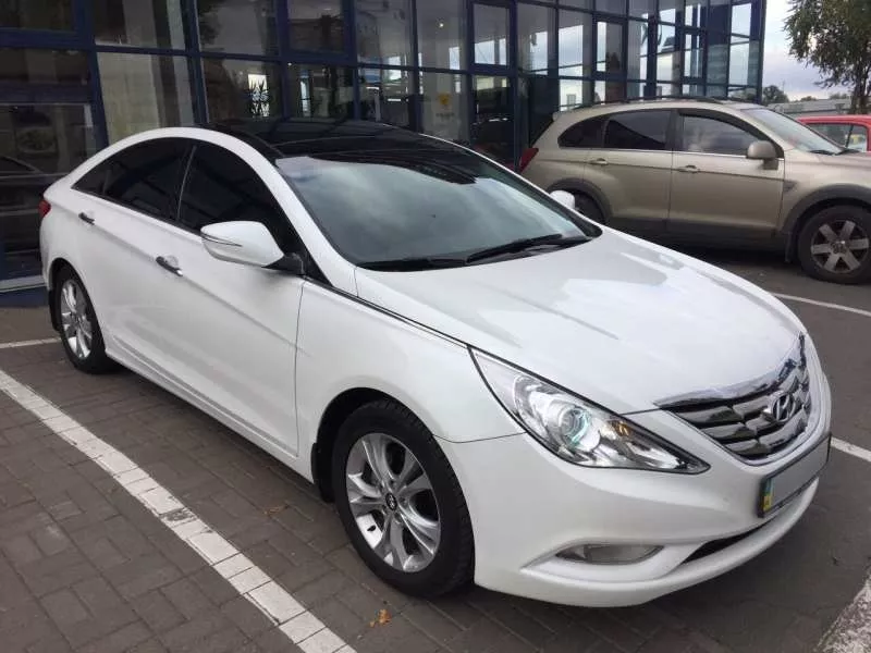 Hyundai Sonata,  2.4л,  2012 год