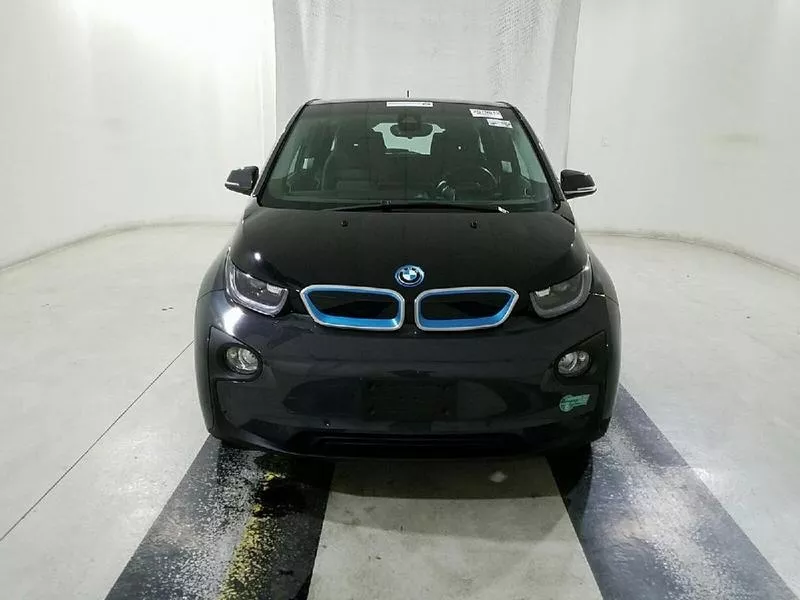 Современный электромобиль BMW i3 Tera