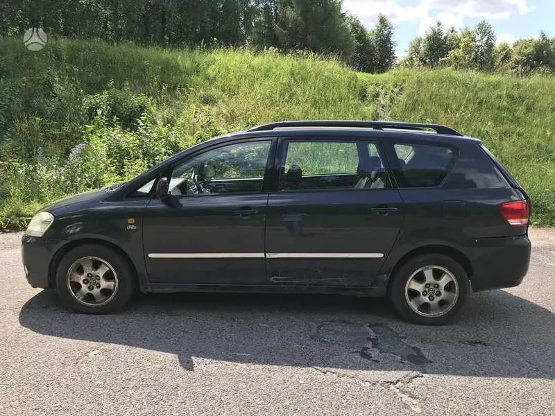 Продам отличный автомобиль Toyota Avensis Verso 2.0Л,  2003 2