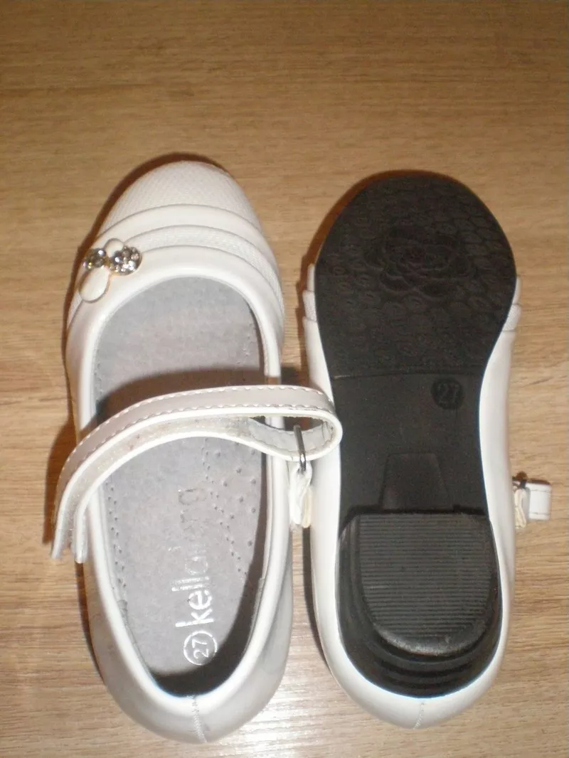 Продам туфли лаковые белые 27 размер,  16, 5 см.  5
