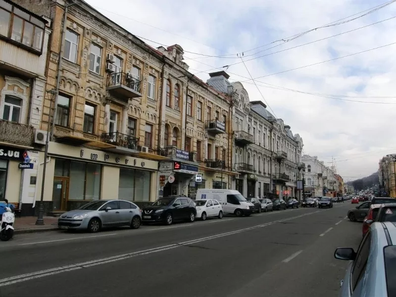 В Киеве комплекс нежилых зданий на Подоле.