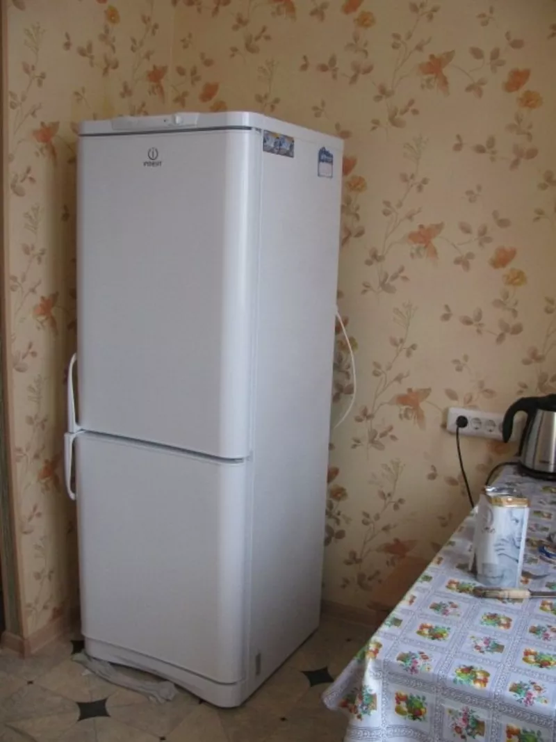 Продам холодильник indesit