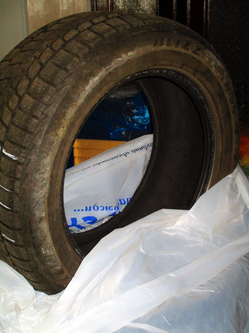  Срочно продам шины зимние Bridgestone 235/55R18  2