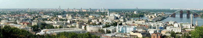 Приватизированную землю 13 соток в Киеве.