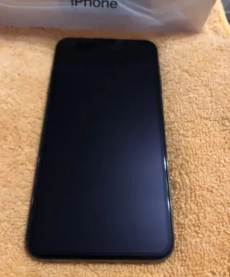 Продам iPhone XS Space Gray 3