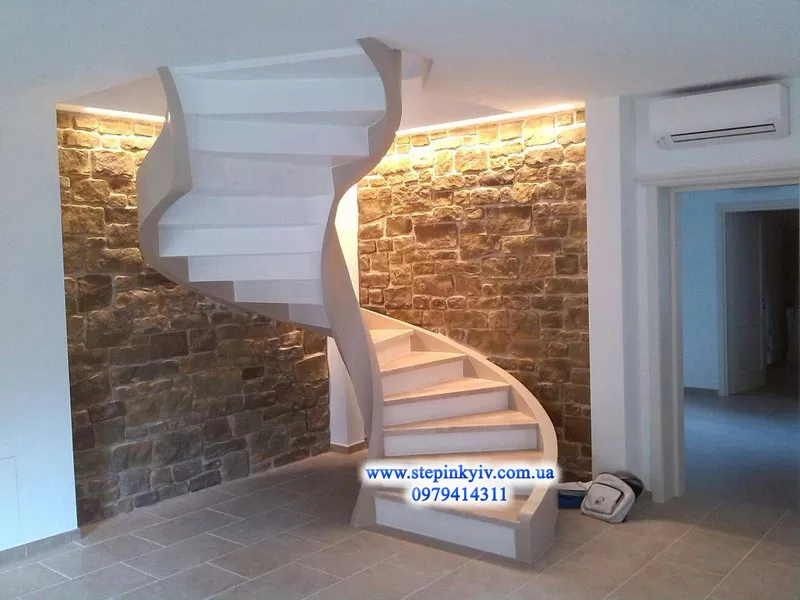 Монолитные бетонные лестницы. Проект изготовление под заказ,  Киев 2