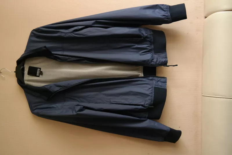 Куртка ветровка фирмы Smog в состоянии новой