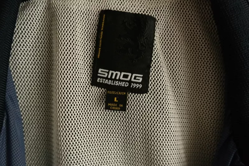 Куртка ветровка фирмы Smog в состоянии новой 4