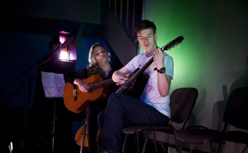 Уроки гитары Киев,  уроки игры на гитаре,  Школа гитары,  Курсы гитары 3