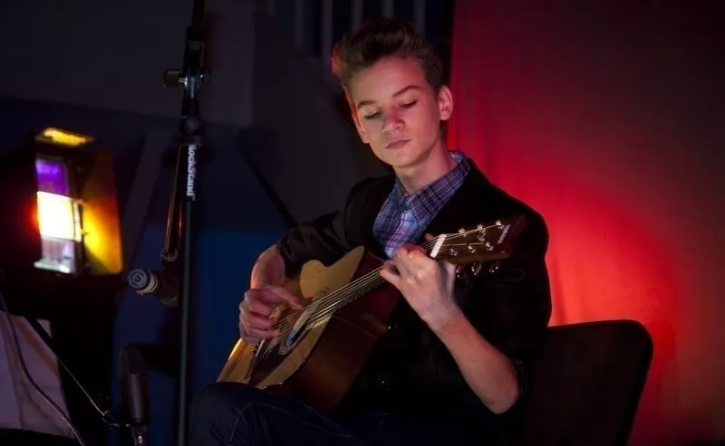 Уроки гитары Киев,  уроки игры на гитаре,  Школа гитары,  Курсы гитары 4