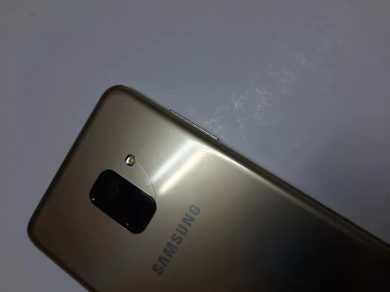 Б/у Samsung A8 2018 A530 5