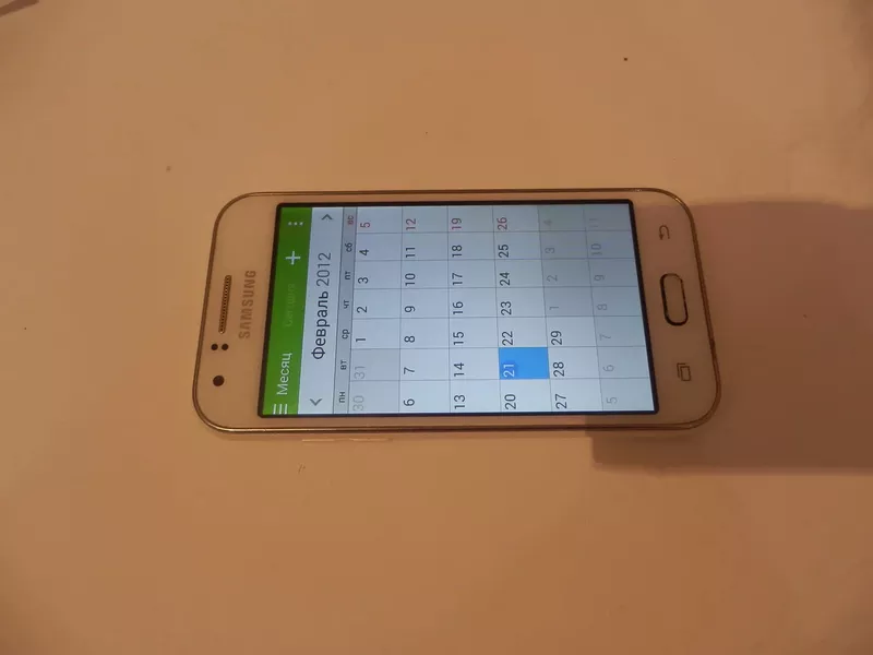 Мобильный телефон Samsung SM-J100H 6