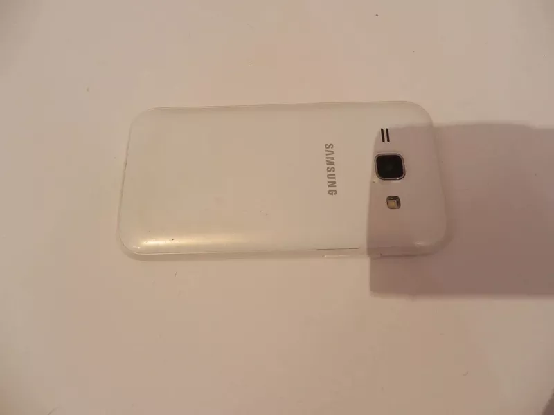Мобильный телефон Samsung SM-J100H 3