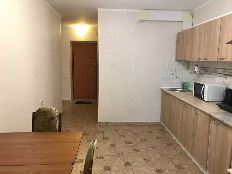Просторная однокомнатная квартира с новым ремонтом,  м.Житомирская