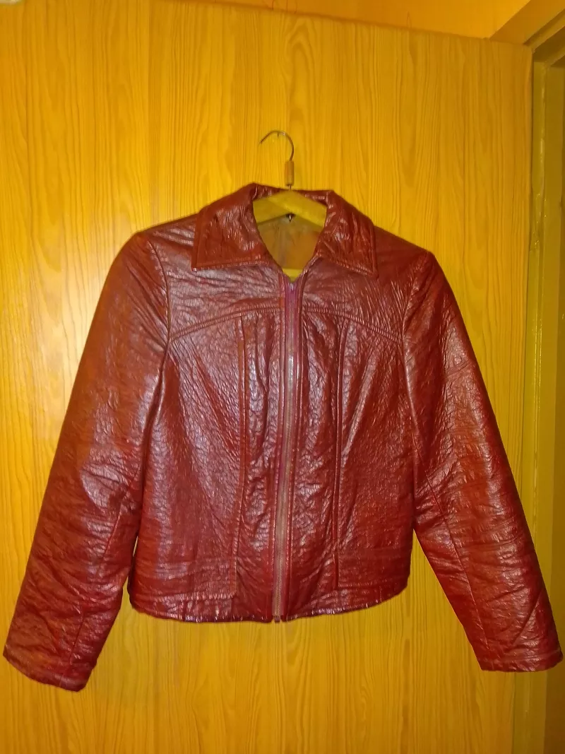 Костюм бордовый кожзам: пиджак и юбка 3