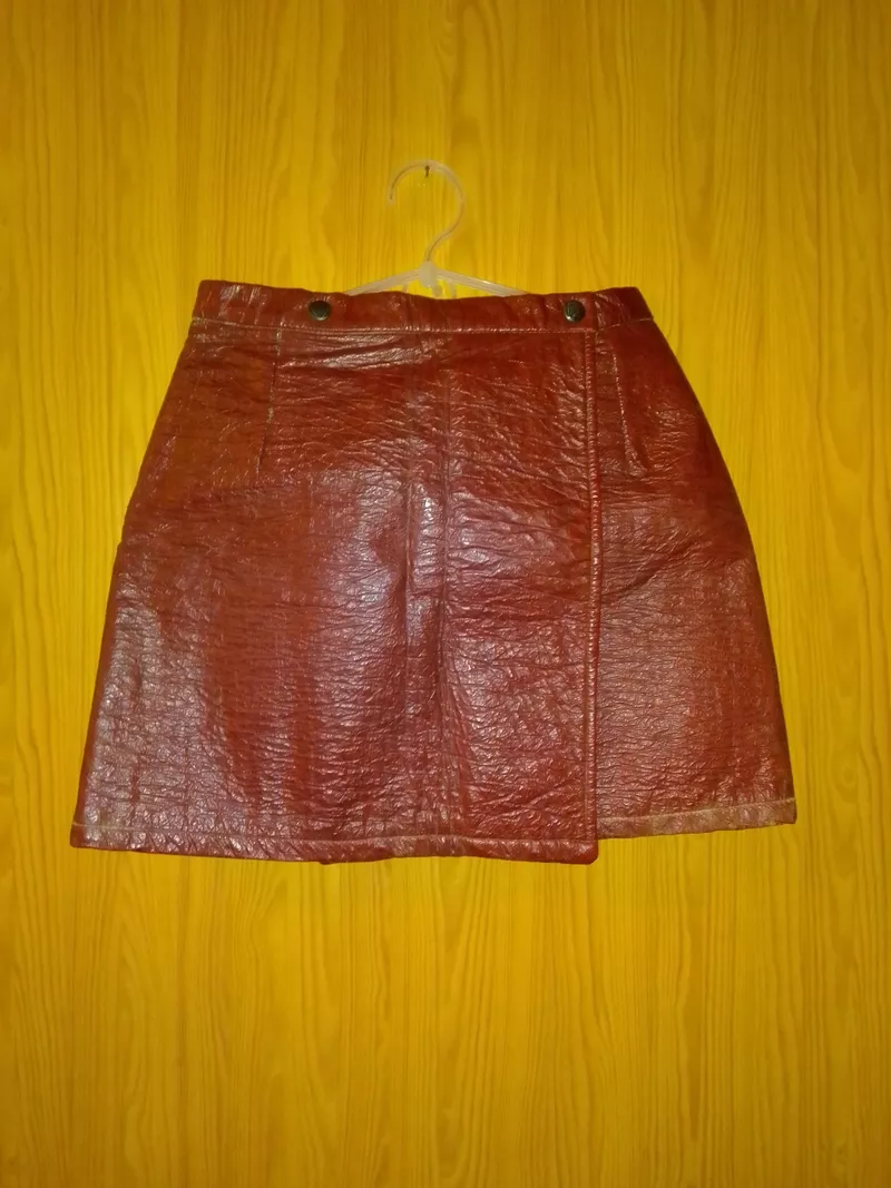 Костюм бордовый кожзам: пиджак и юбка 5