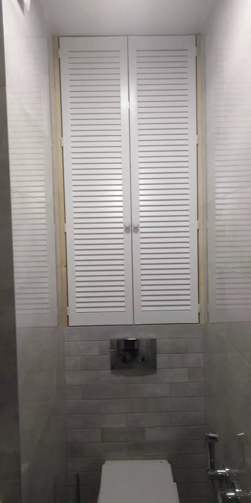 шкаф в туалет с закрытием стояковых труб и котла  6