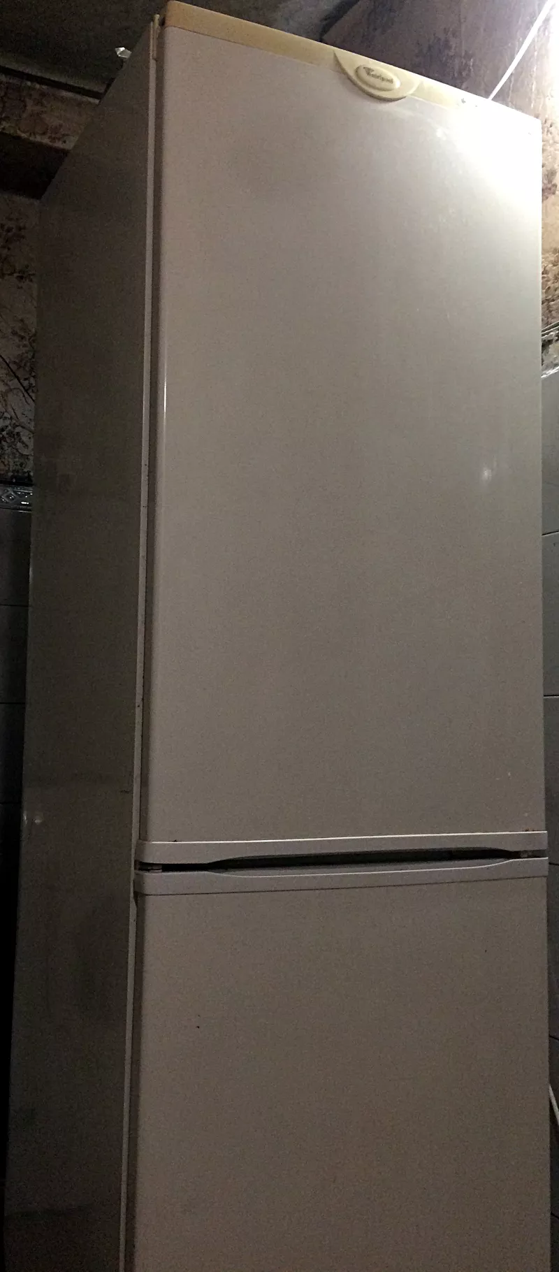 Продам холодильник бу Whirlpool 2