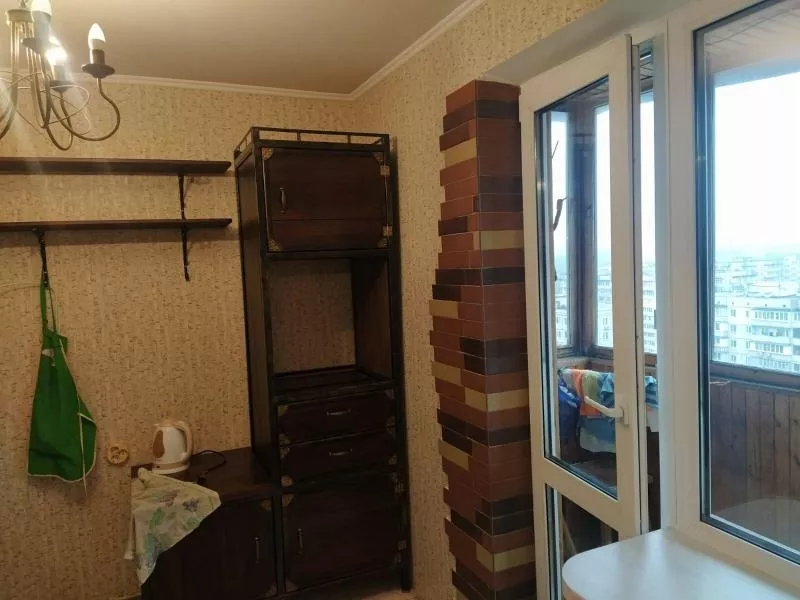 Продам 2 к.квартиру метро Святошин Королева Академика просп.,  12и 6